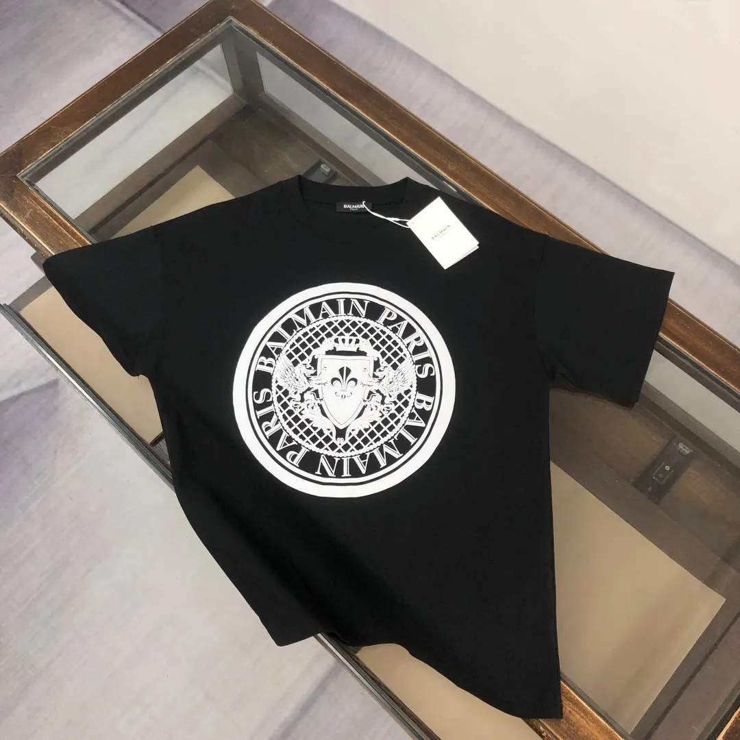 💥 BALMAIN counter Same Style round neck short-sleeved T-shirt ~ chest pattern logo printing technology! Specially available in custom fabrics! Thick plate three-dimensional! The thicker clothes make the overall breathable and soft texture more prominent, and the full cotton texture makes it extremely comfortable. A must-have item for Premium people! Same Style for men and women! Color: Black White Size: M-3XL (please state your height and weight when placing an order!)